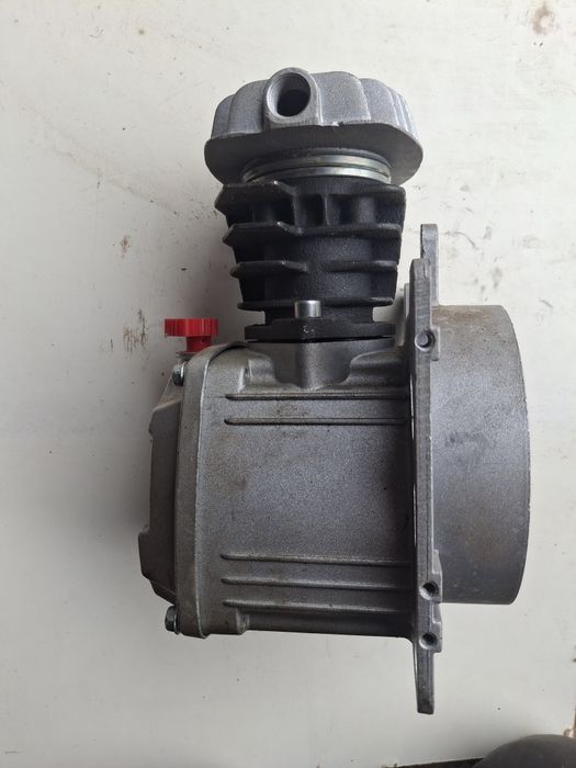 Компрессор корпус цилинтр поршень клапвна