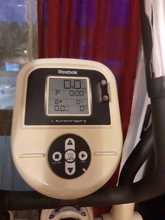 Elíptica Reebok de topo gama