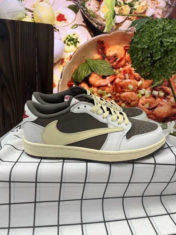Jordan 1 Retro Low OG SP Travis Scott Reverse Mocha R.39
