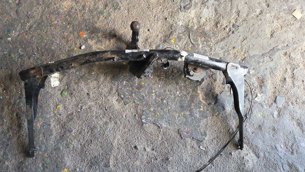 Hak holowniczy Audi Q3