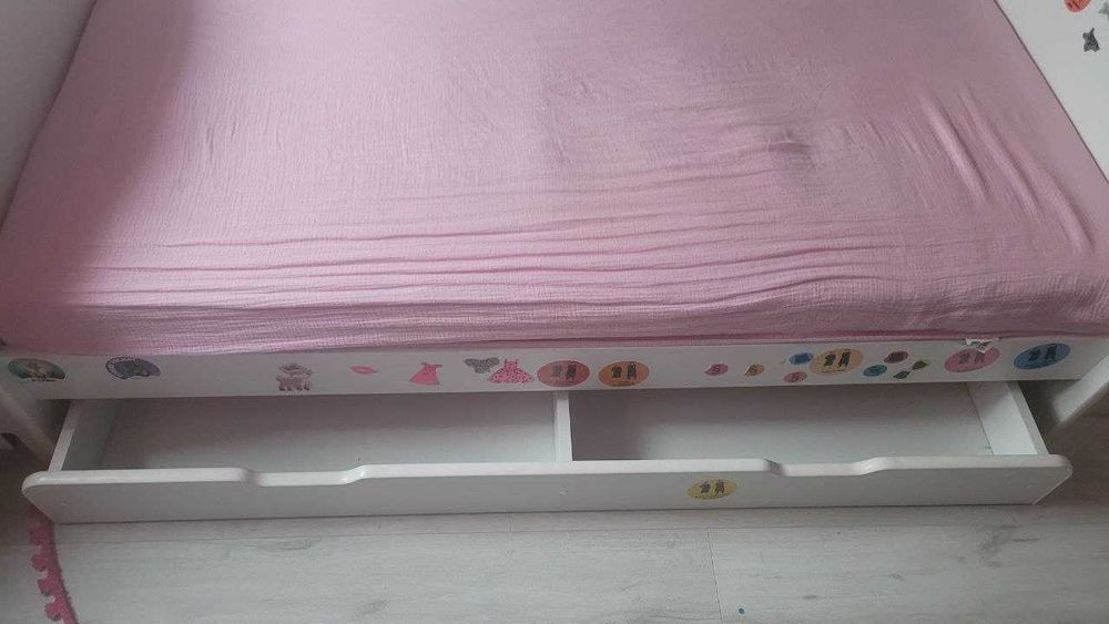 Sprzedam łóżko dziecięce z materacem