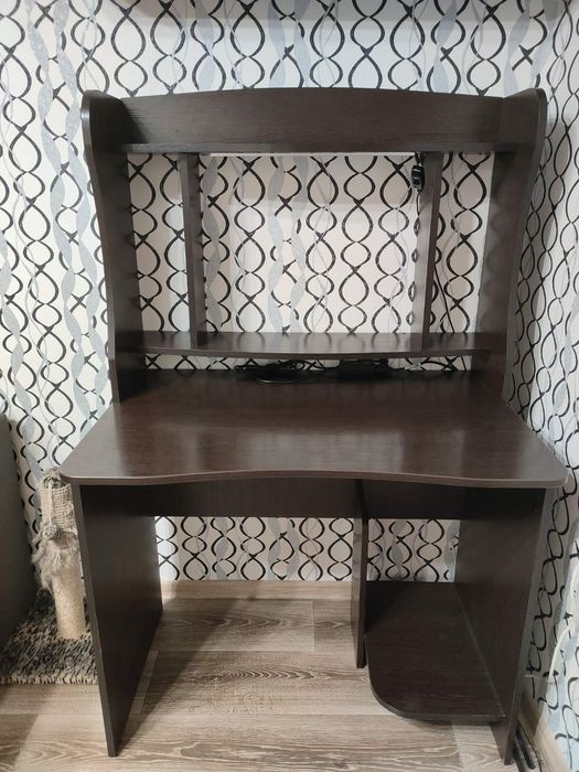 Стіл комп'ютерний