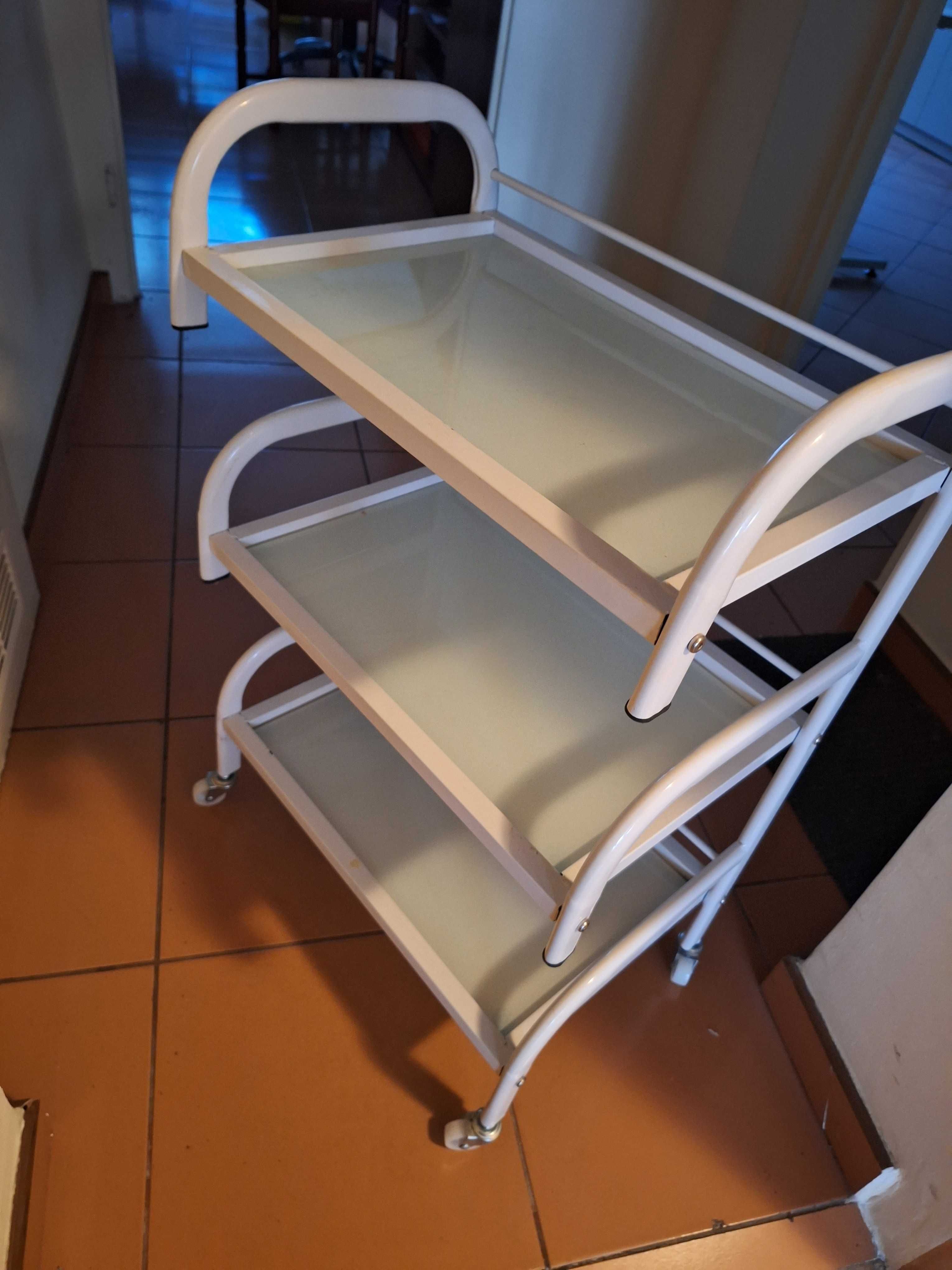 Likwidator sprzeda półki kosmetyczne