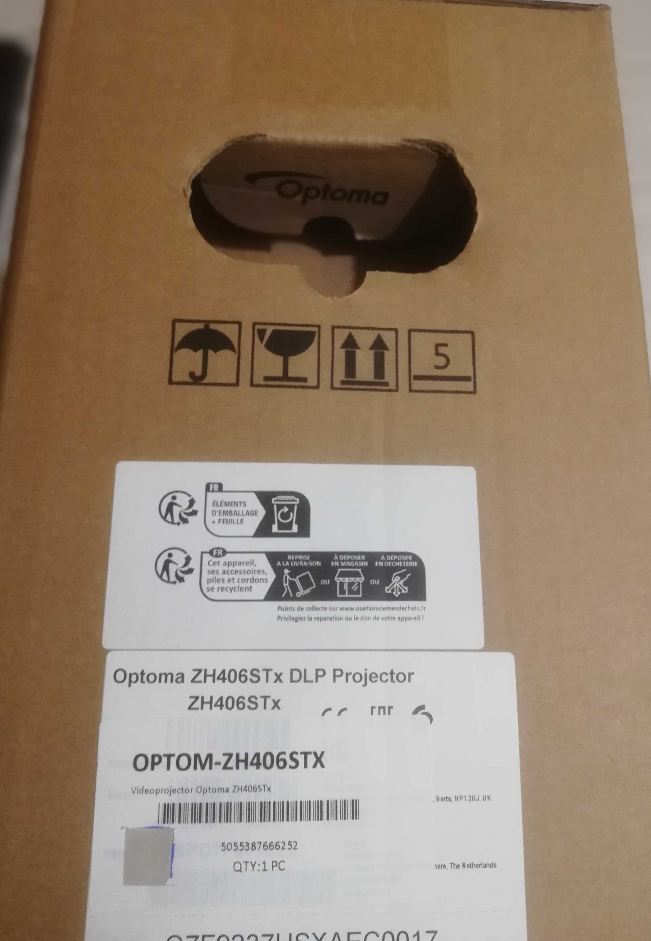 Projector optoma ZH406STX