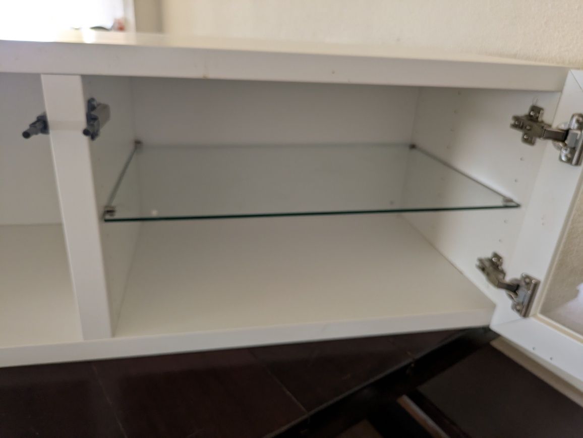 Estante IKEA Besta c/ prateleira vidro
