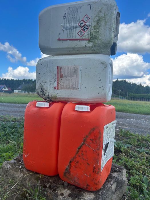 Karnister karnistry bańka bańki na paliwo 20 litrów beczka pojemnik