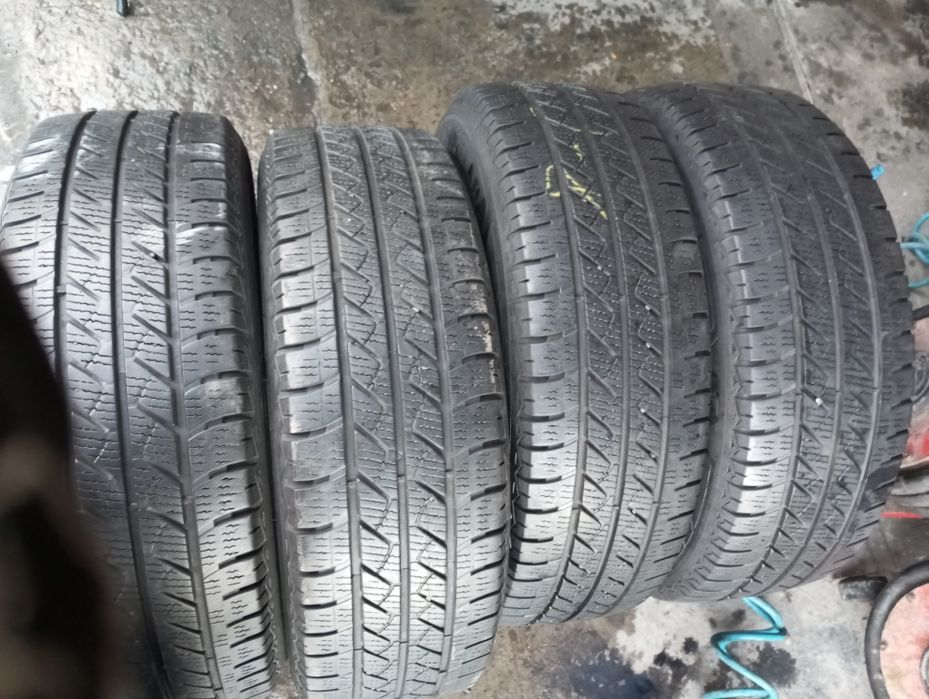 Sprzedam bardzo ładne opony Goodyear 215/65 r16C