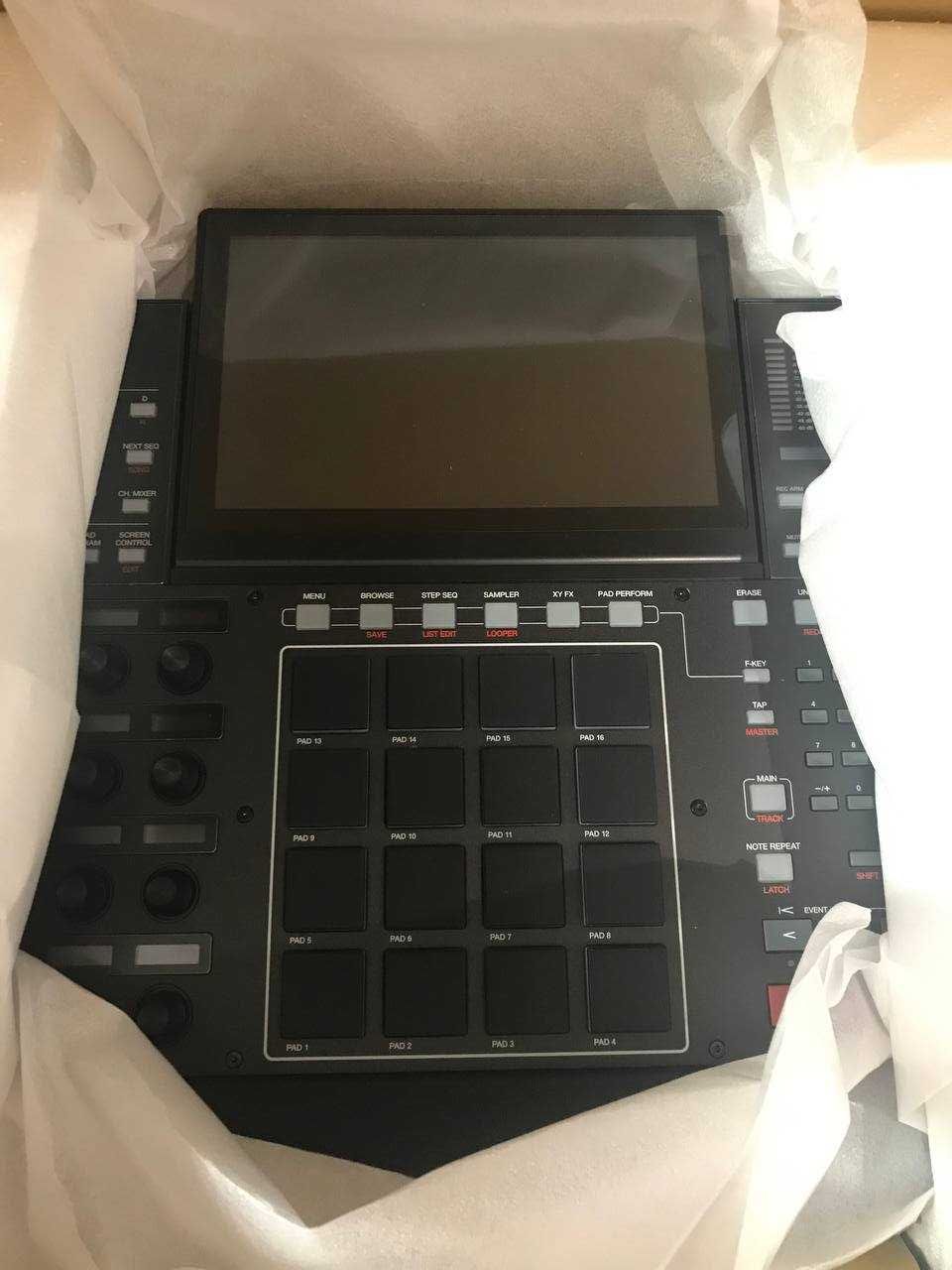 Автономна робоча станція AKAI MPC X