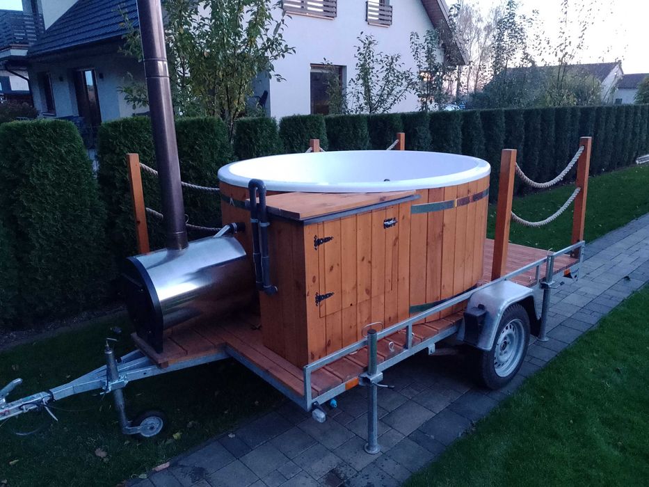 Mobilna balia bania jacuzzi do wynajęcia kawalerski panieński
