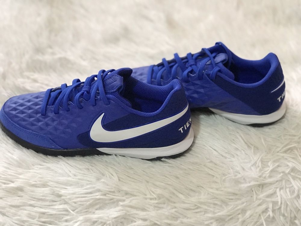 Кросівки для футболу в залі Nike Tiempo