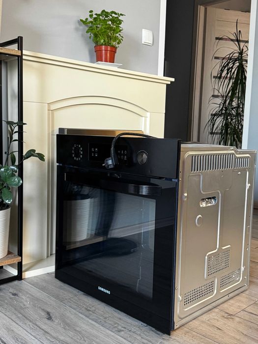 Вбудована духова шафа Samsung NV66M3535BB/EO