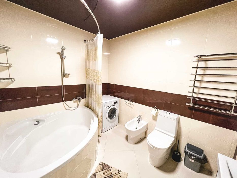 ЛЮКС 3-кімнатна квартира біля метро Лівобережна, подобово МВЦ