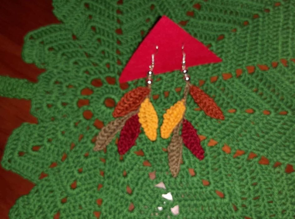 Brincos feitos à mão em croché, preço na descrição, cada par