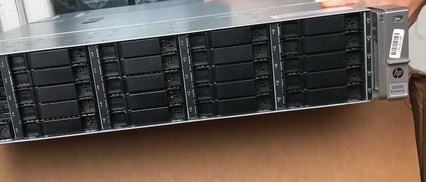 HP D3700 QW967A 12Gb СХД Дисковая полка SFF SAS