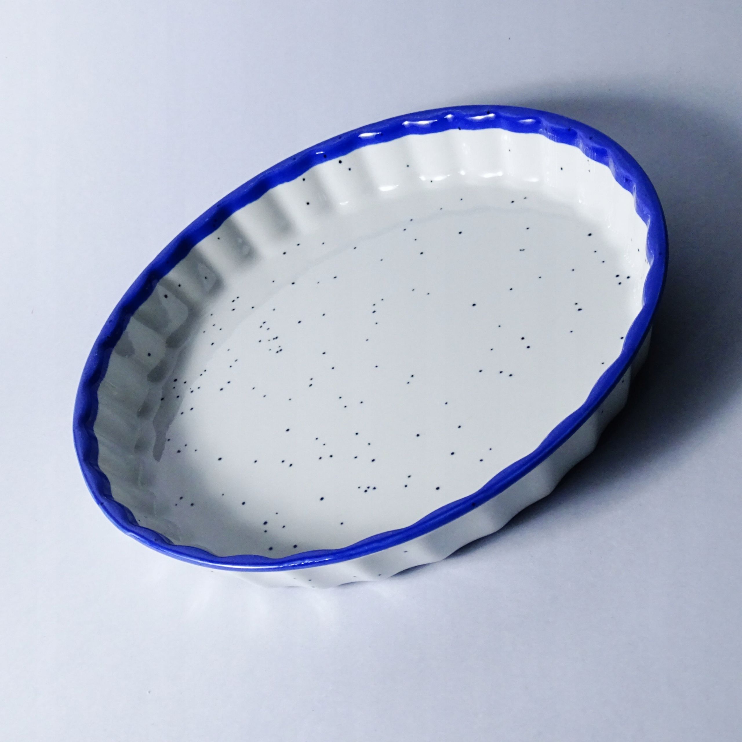 piękne porcelanowe żaroodporne nakrapiane naczynie półmisek