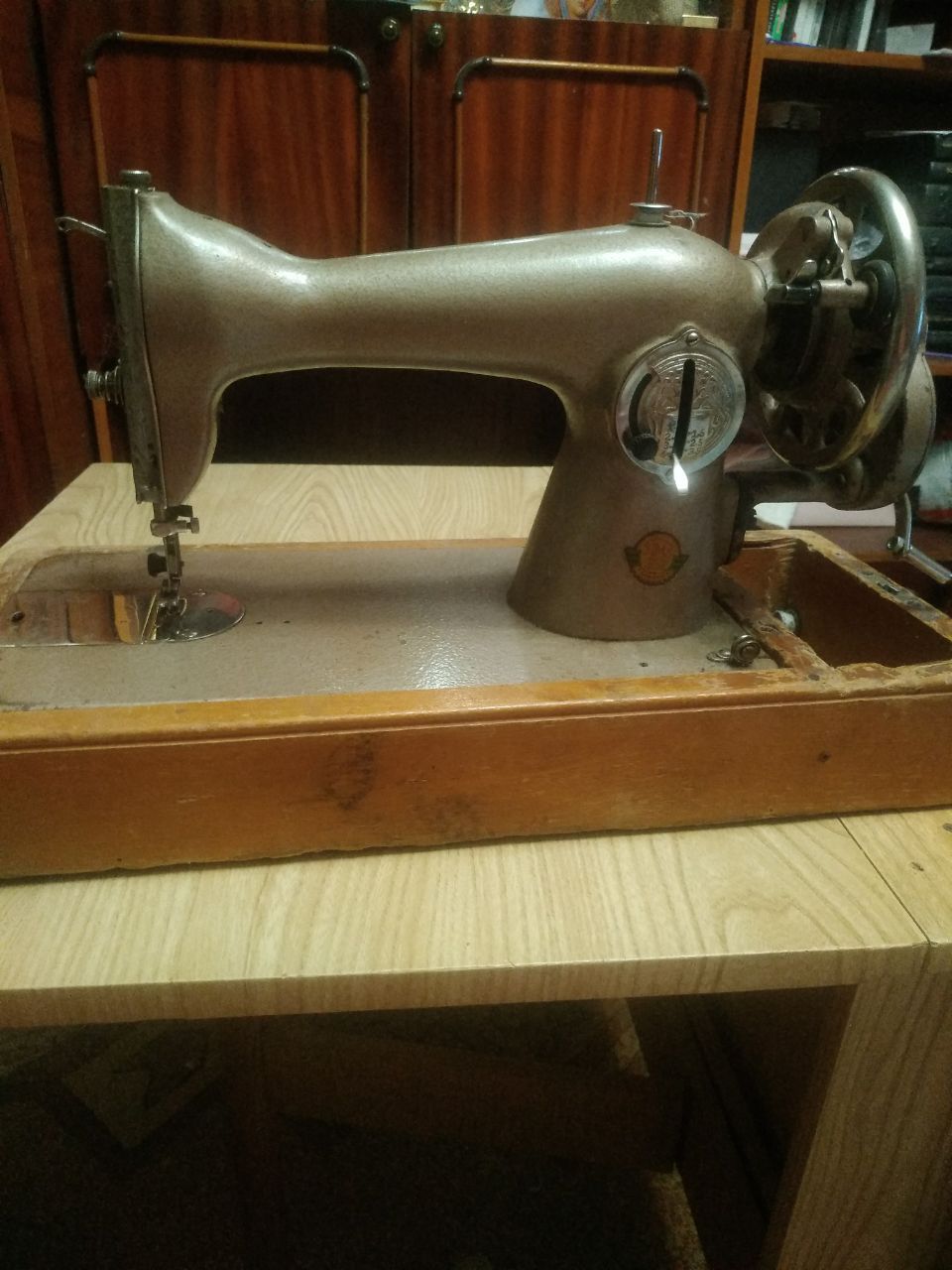 Швейна машинка ручна