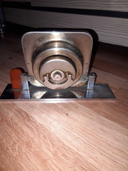 zegarek budzik nakręcany