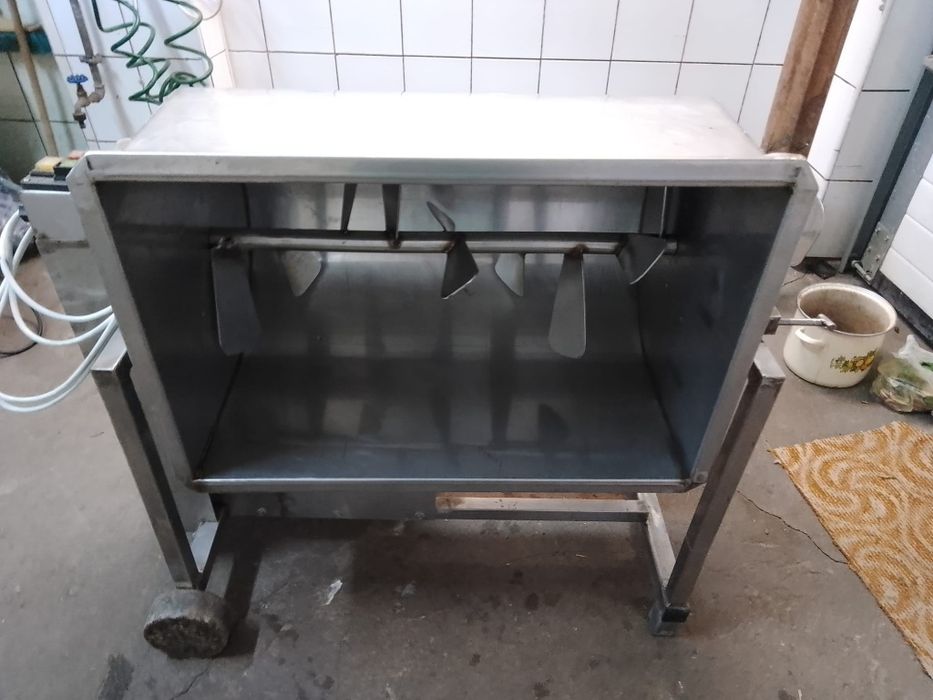 Mieszałka do wyrobów mięsnych poj.80 kg wsadu