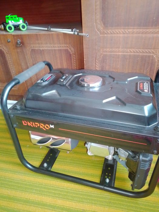 Продам гиниратор новий заводиться як і сключа так і стартира цена .1