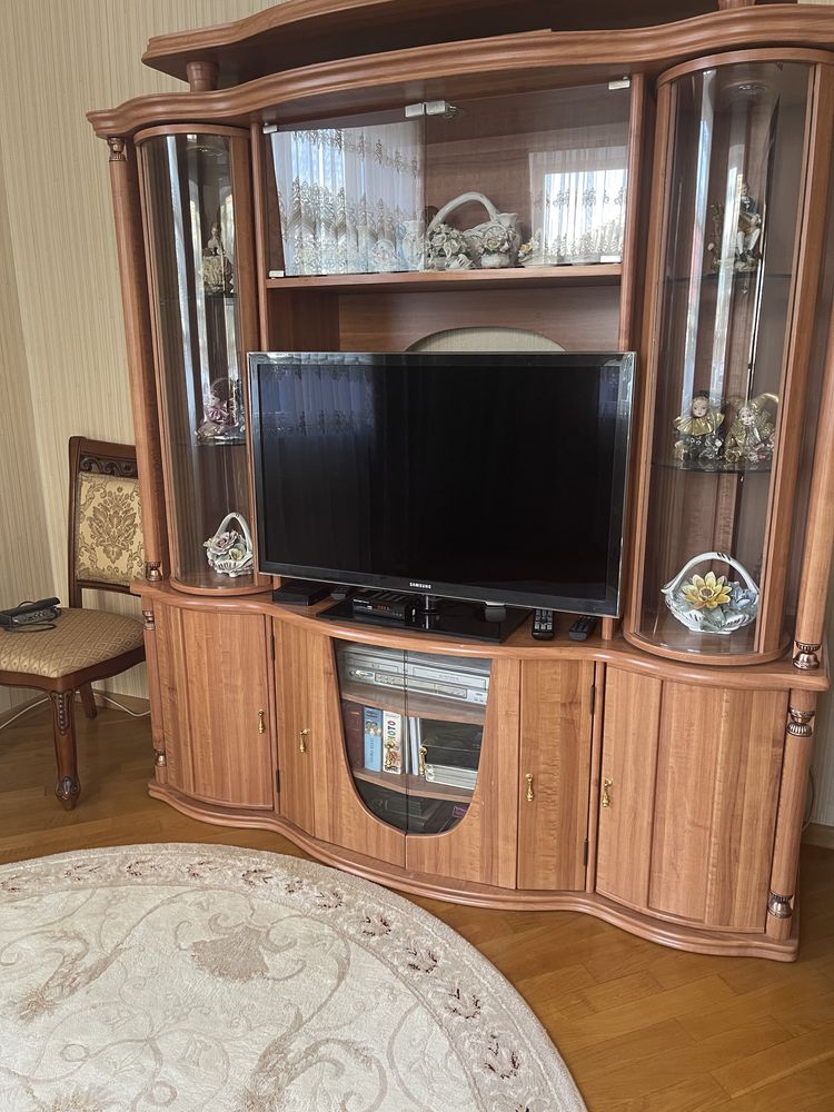Продам сервант тумбу