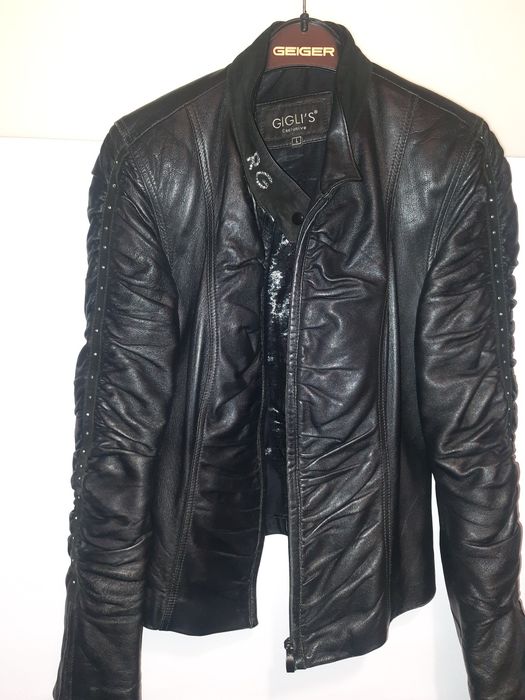 Кожаная курточка со стразами.