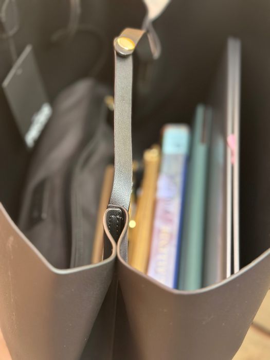 Bolsa Grande Preta Espaçosa e Leve Com Bolsa Interior Removível