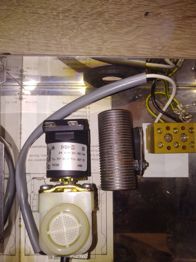 Automat splukujacy fotokomorka SANICONTROLL.
