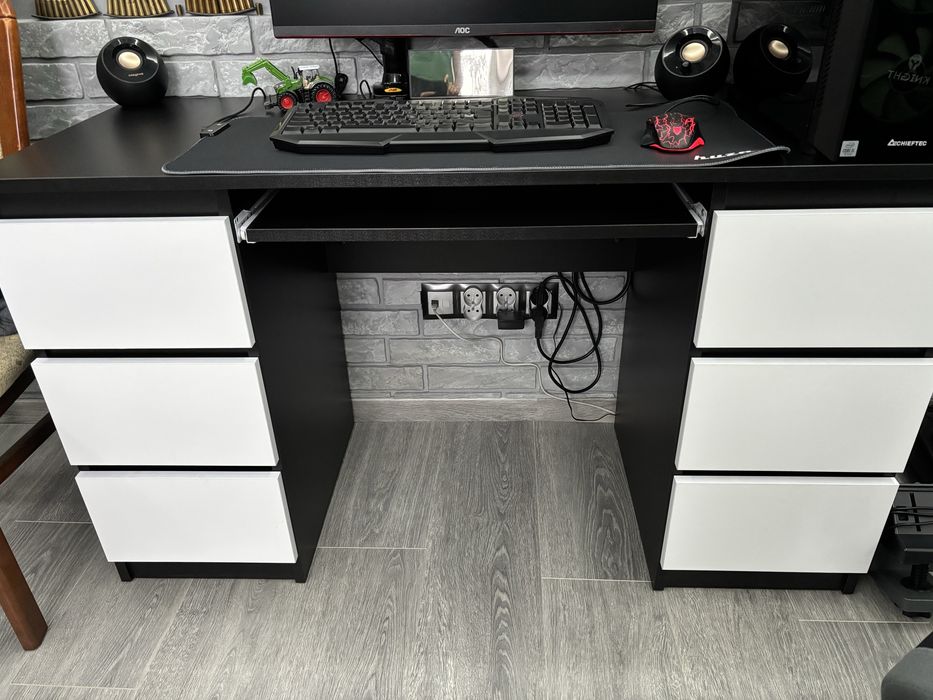 Sprzedam biurko z szufladami REZERWACJA