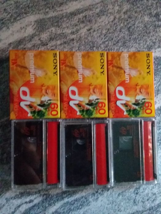 Кассеты SONY PDV-184N и для видеокамеры (маленькие)