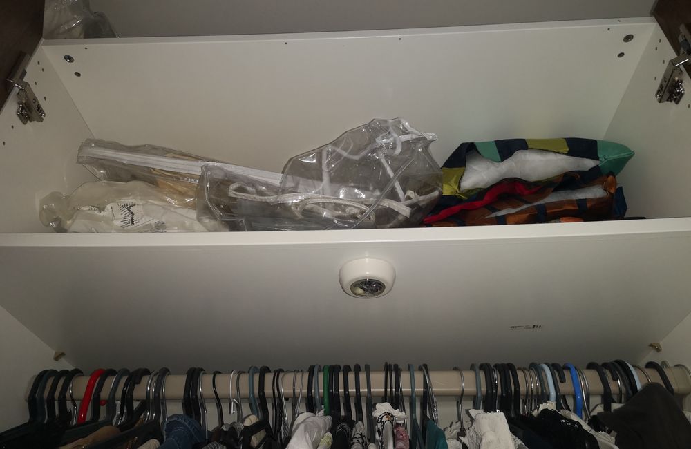 Pax estrutura roupeiro 100x58x236 e Estante Billy