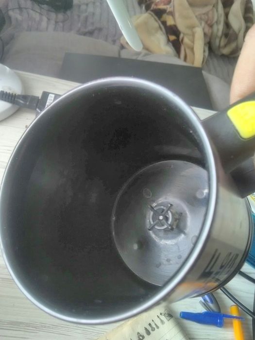 Прродам чашку мiшалку self stirring mug