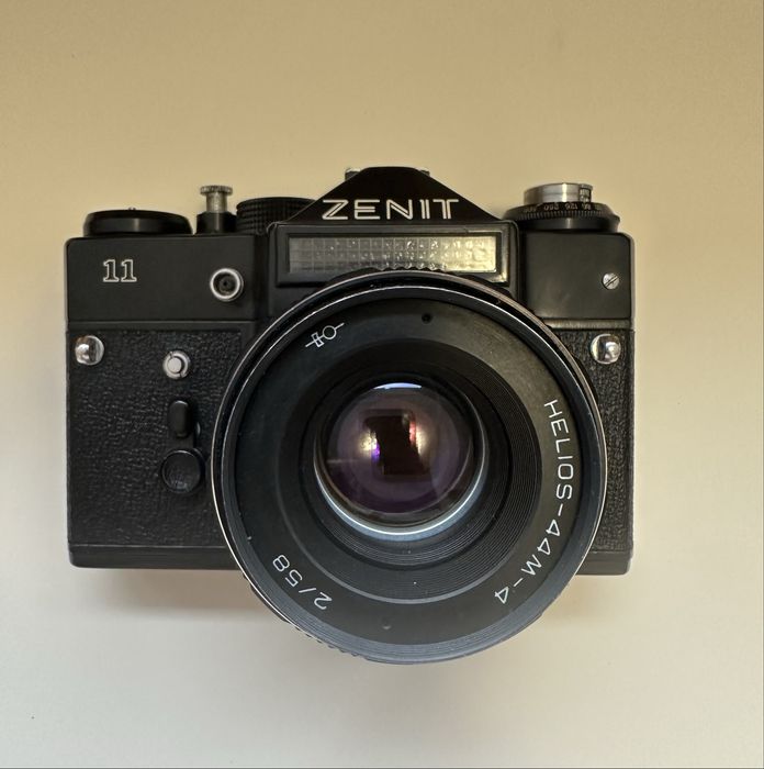 Фотоапарат Zenit-11 з об’єктивом Геліос-44М-4