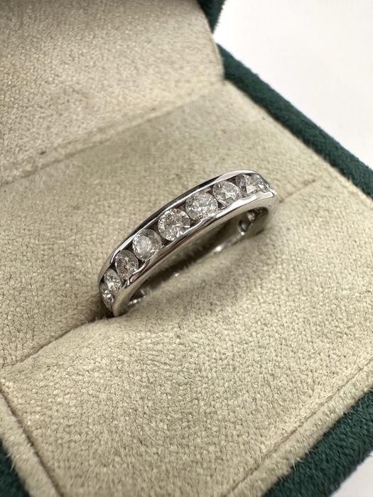 Złoty pierścionek z diamentami 0,84ct Si/H-J (wycena na 6150zł)