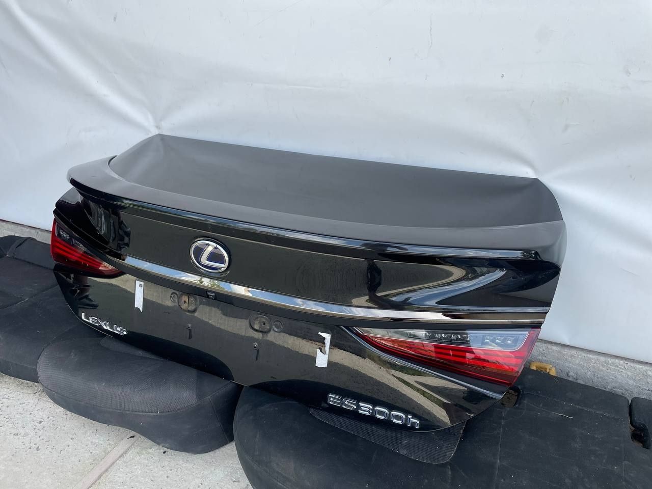 Кришка багажника Lexus ES 2018-2022