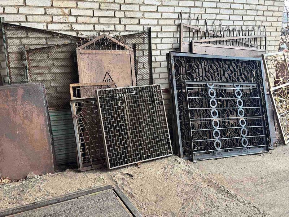 Продам АРМАТУРУ,трубу б/в , швелери б/в, решітки, лист, ворота, ресори