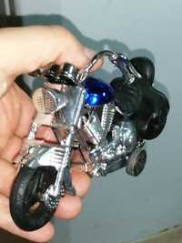Moto como a do Ghost Rider em Pequena dimensão