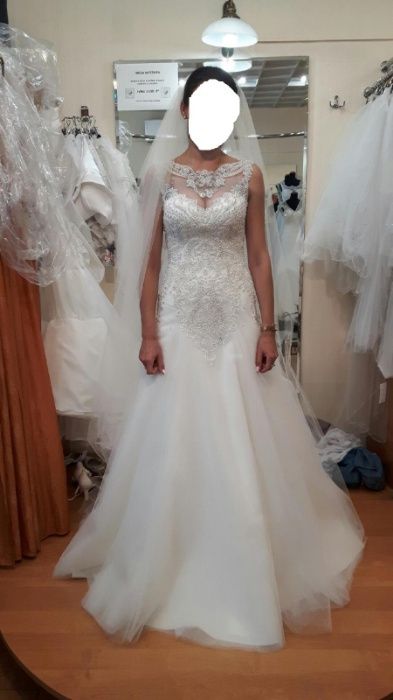Przepiekna suknia ślubna z perełkami, tiulem i trenem r 34/36