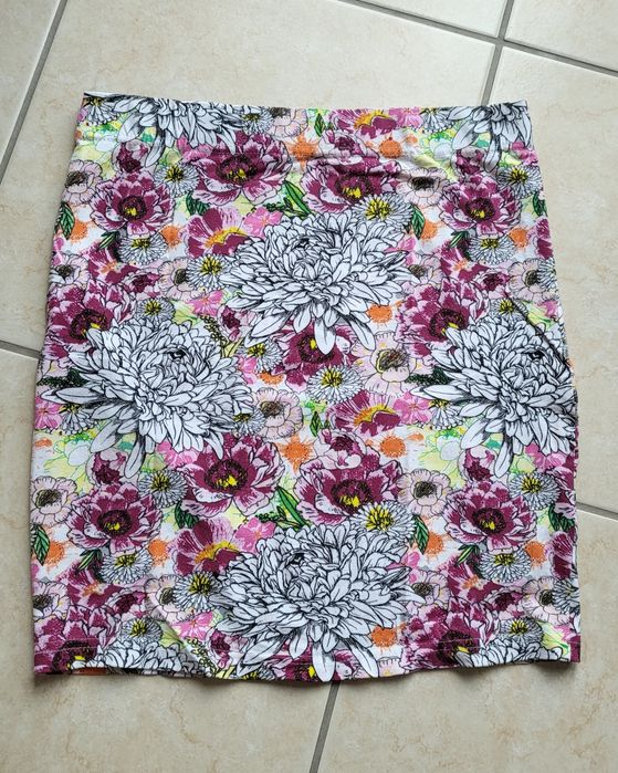 Spódnica w kwiaty S