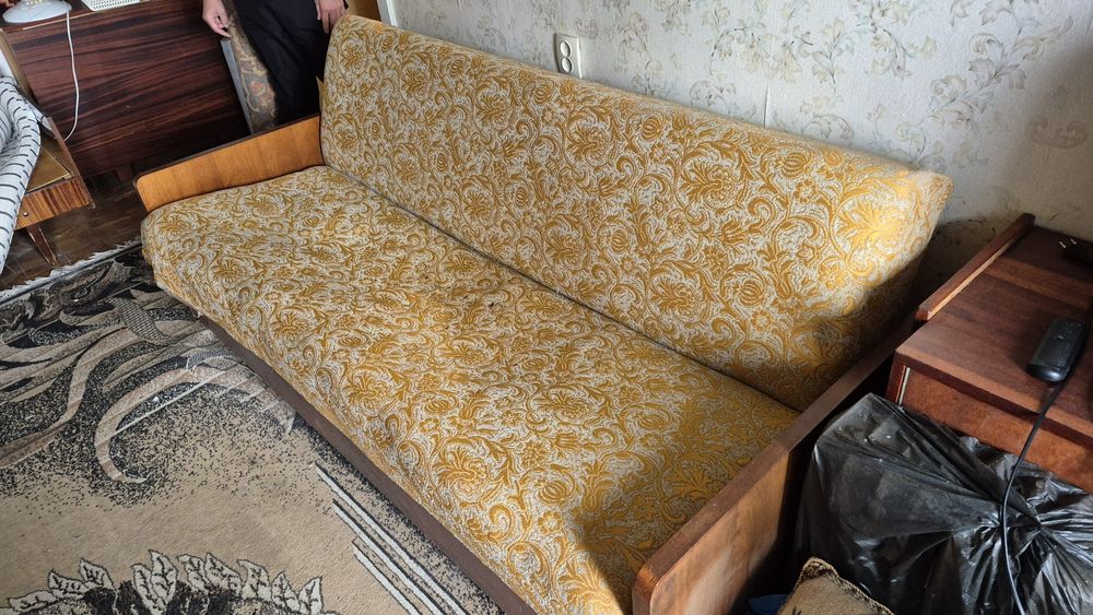 Диван книжка чистий, без запахів відам безкоштовно