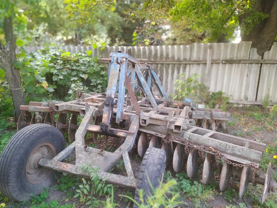 Продам плуг 3*35., дискова борона 310.Запчастини на Уаз.