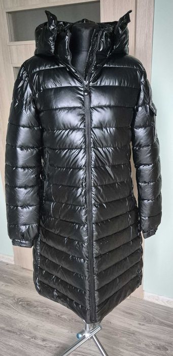 Czarna zimowa ciepła długa kurtka damska r. M/L