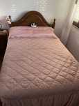 Cama , mesinha cabeceira , colchao