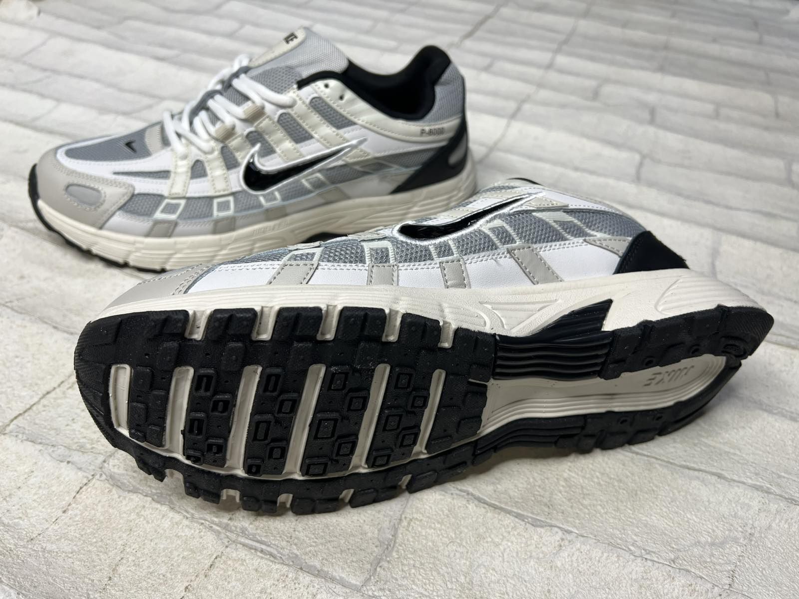 Кроссовки Nike белые с серым р6000-2