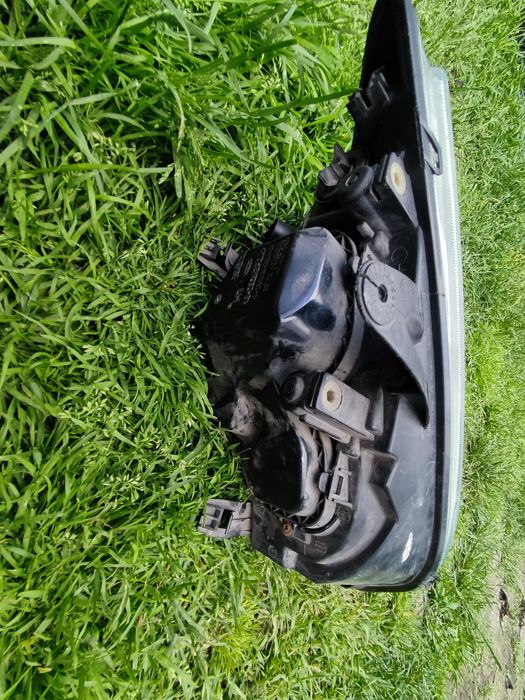 Ліва фара зі сторони водія Ford Focus 2