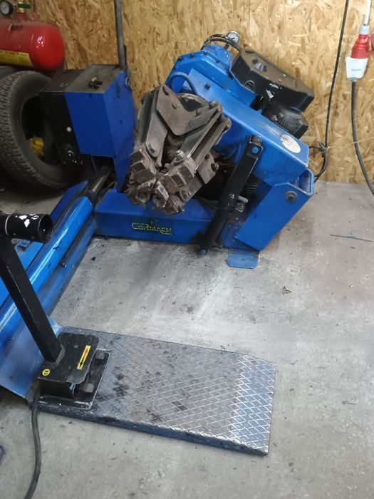 Montażownica opon ciężarowych 26" CORMACH