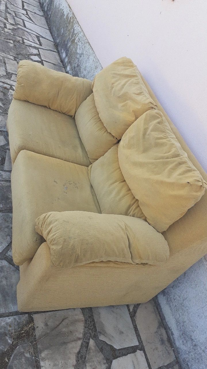 Sofá com cama incluida