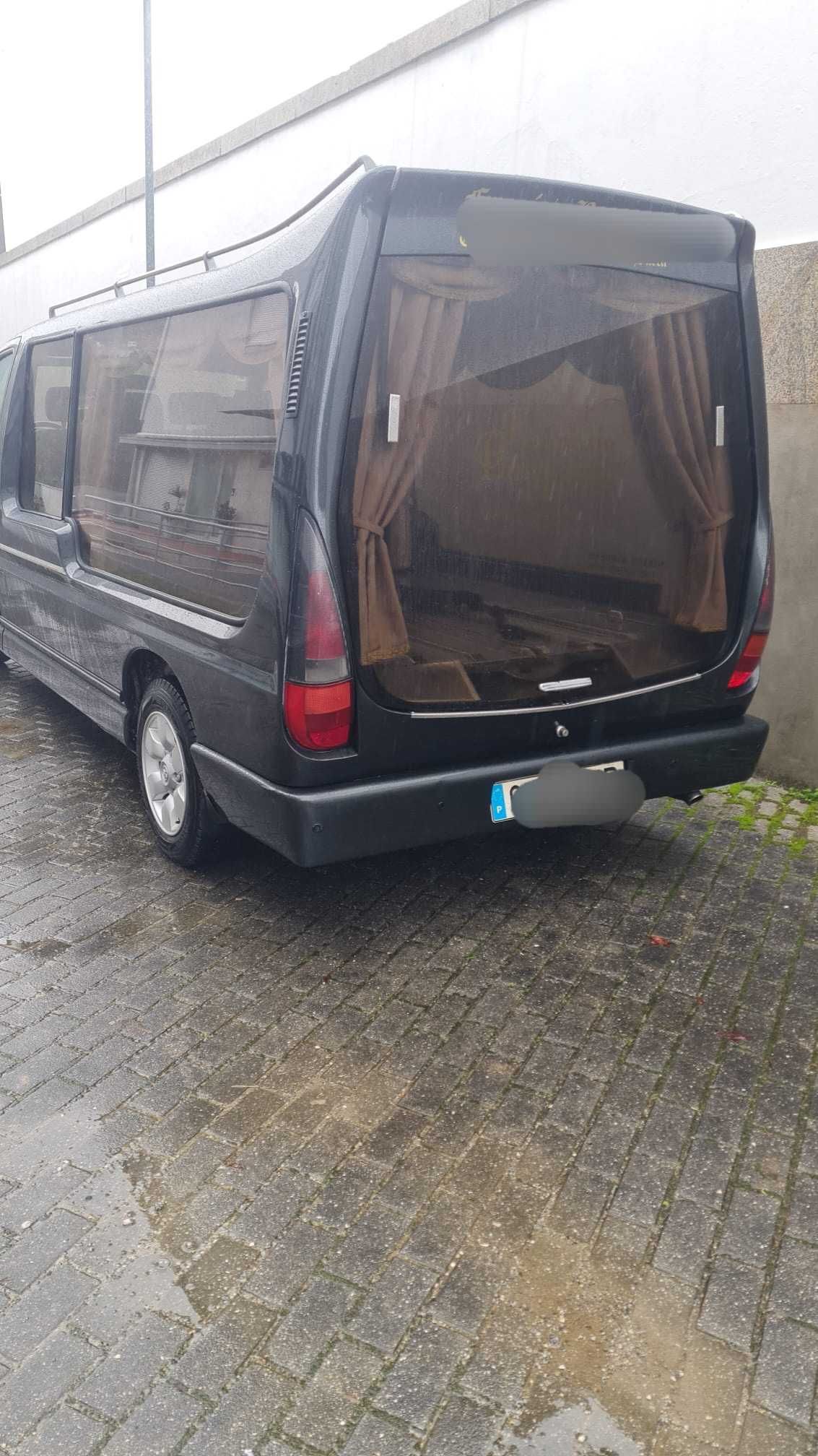 Carro funerário em bom estado