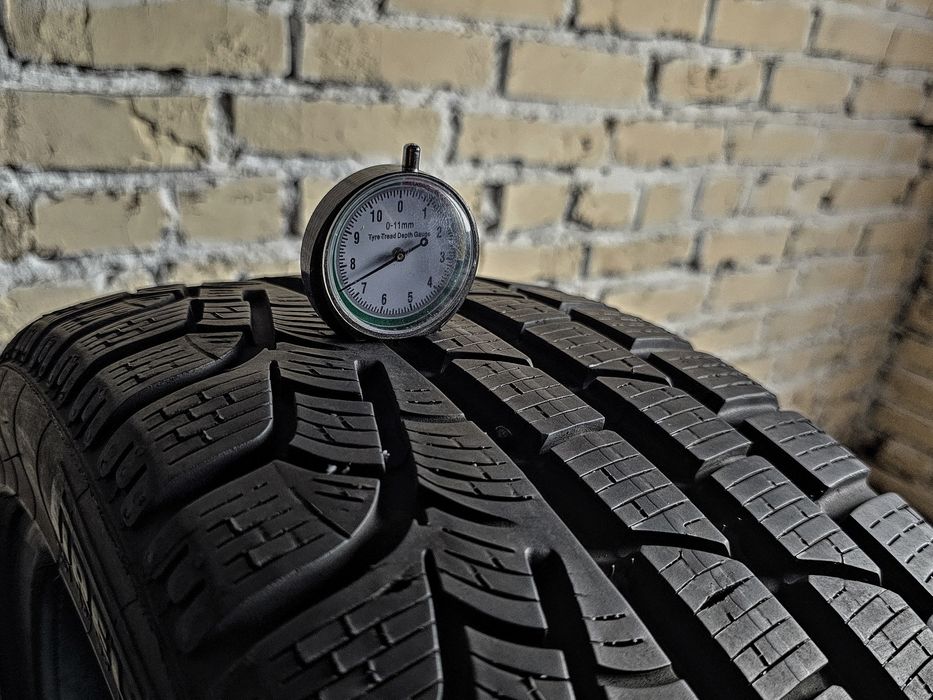 Зимова пара 235/45r18 Pirelli | 7.5mm | 2023 | Italy | Преміум шини