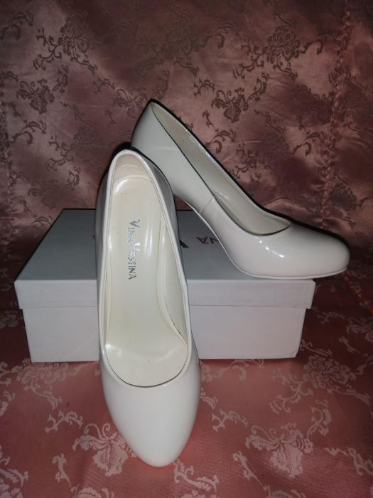 Свадебные туфли от Vina Vestina / 37 размер / белые / лаковые