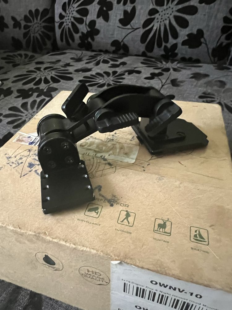 Прилад нічного бачення NVG 10 під шолом Vector Optics WiFI